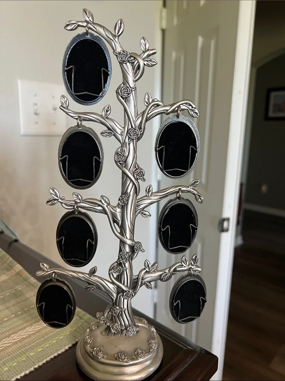 belk Silver Ornate Family Tree Photo Frame Stand